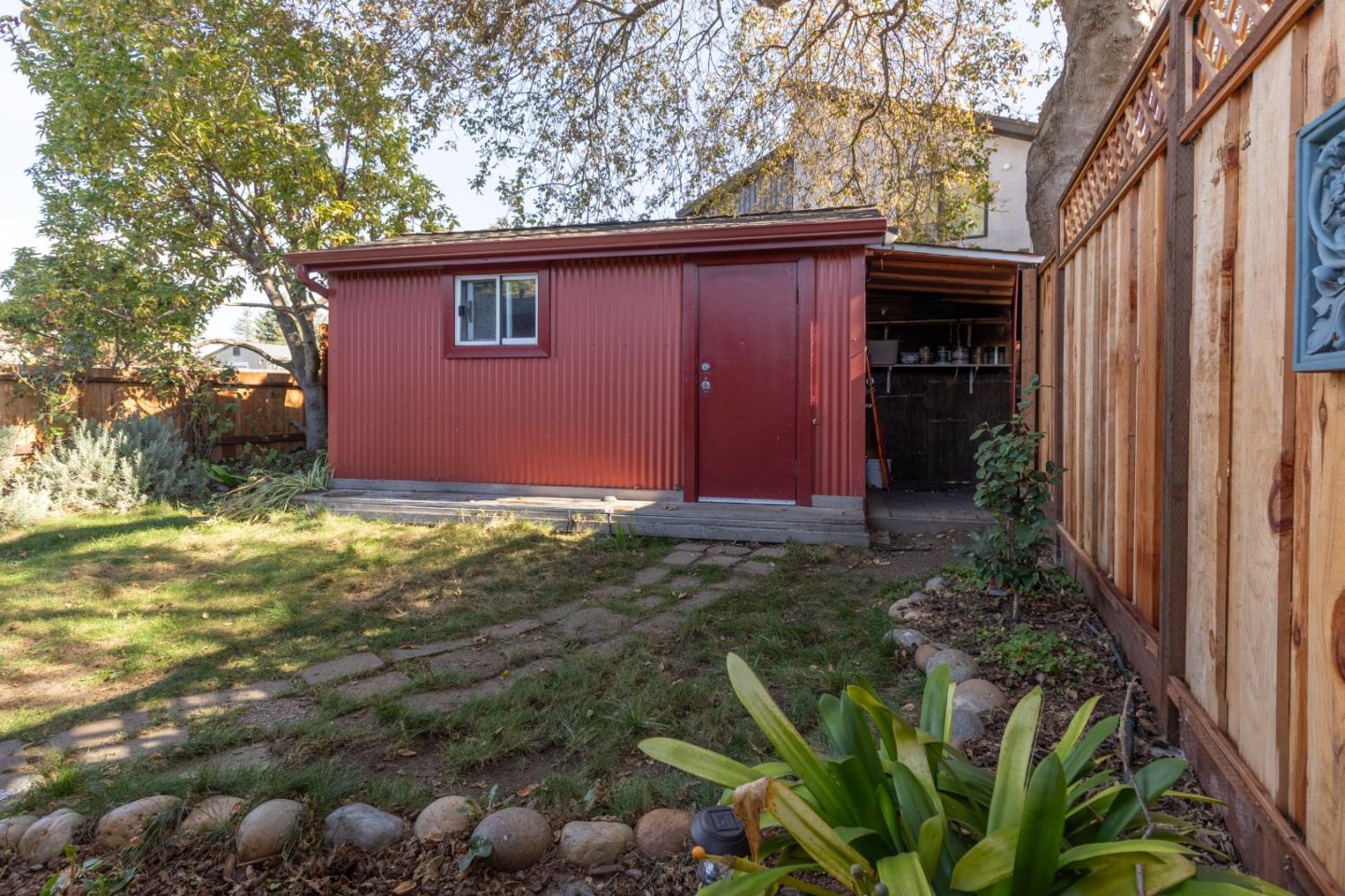 1122 Seabright Avenue