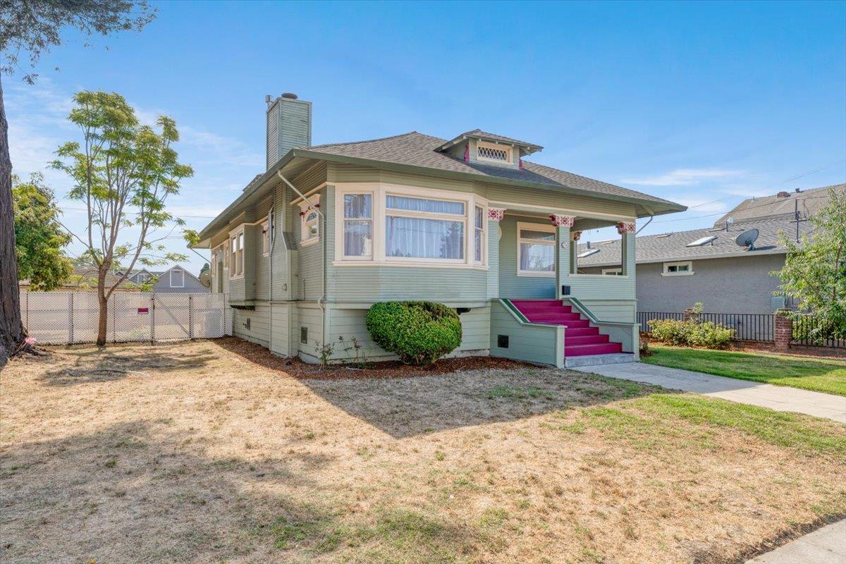 234 Maple Avenue