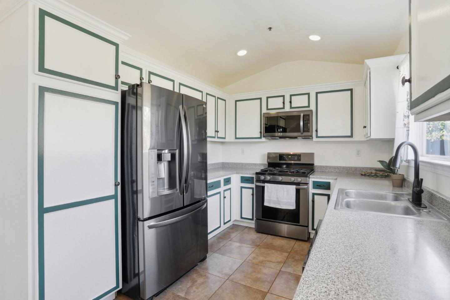 125 Lapis Drive