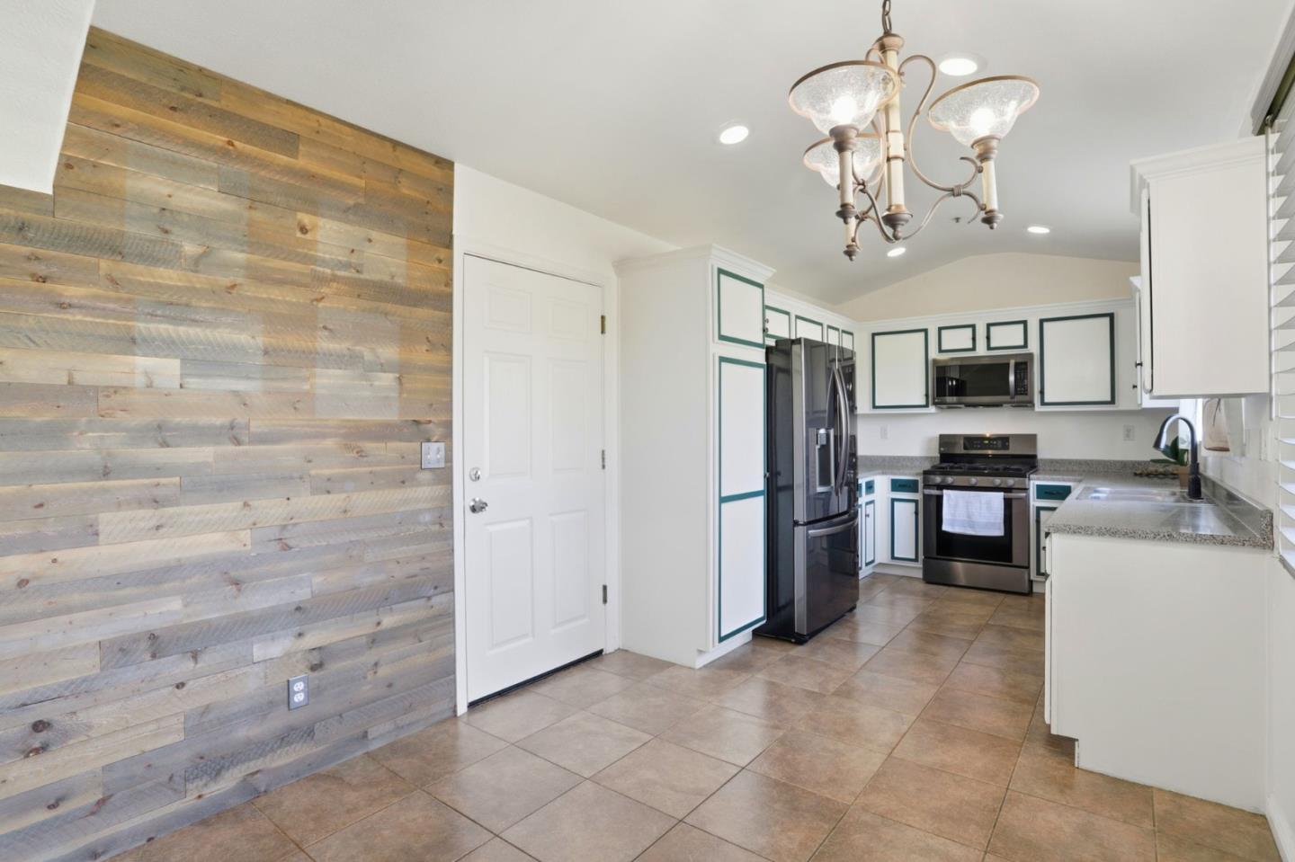 125 Lapis Drive