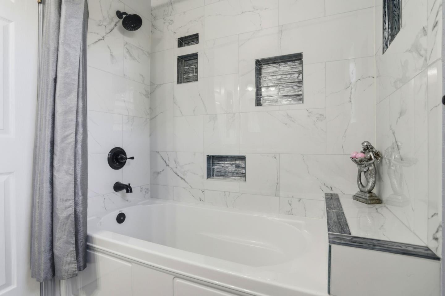 125 Lapis Drive