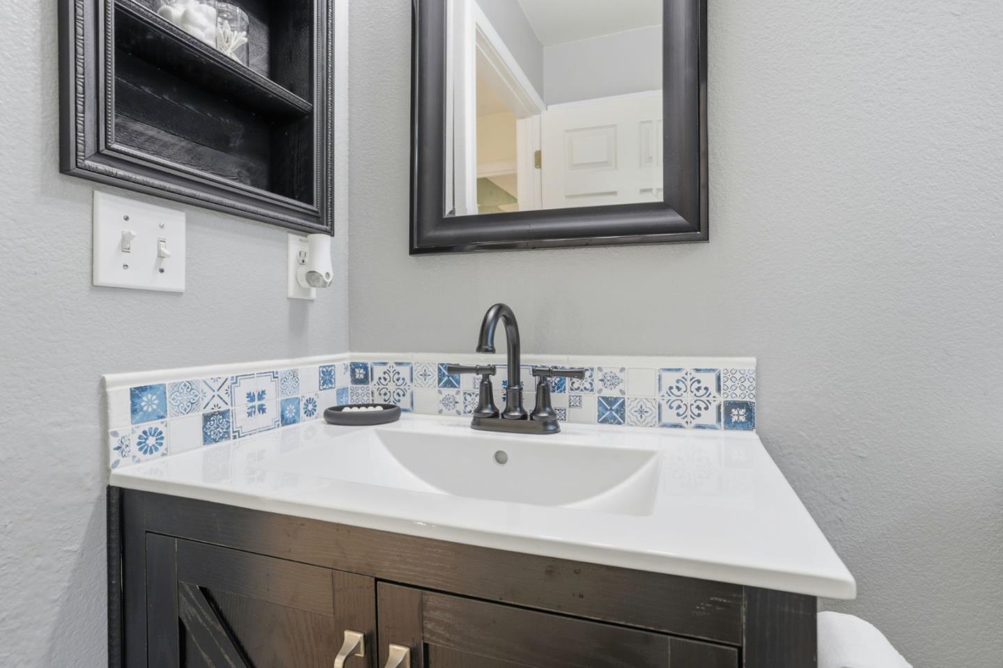 125 Lapis Drive