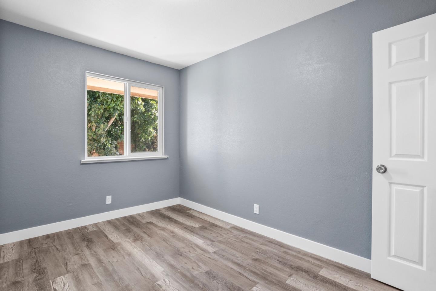 912 Acosta Plaza 11