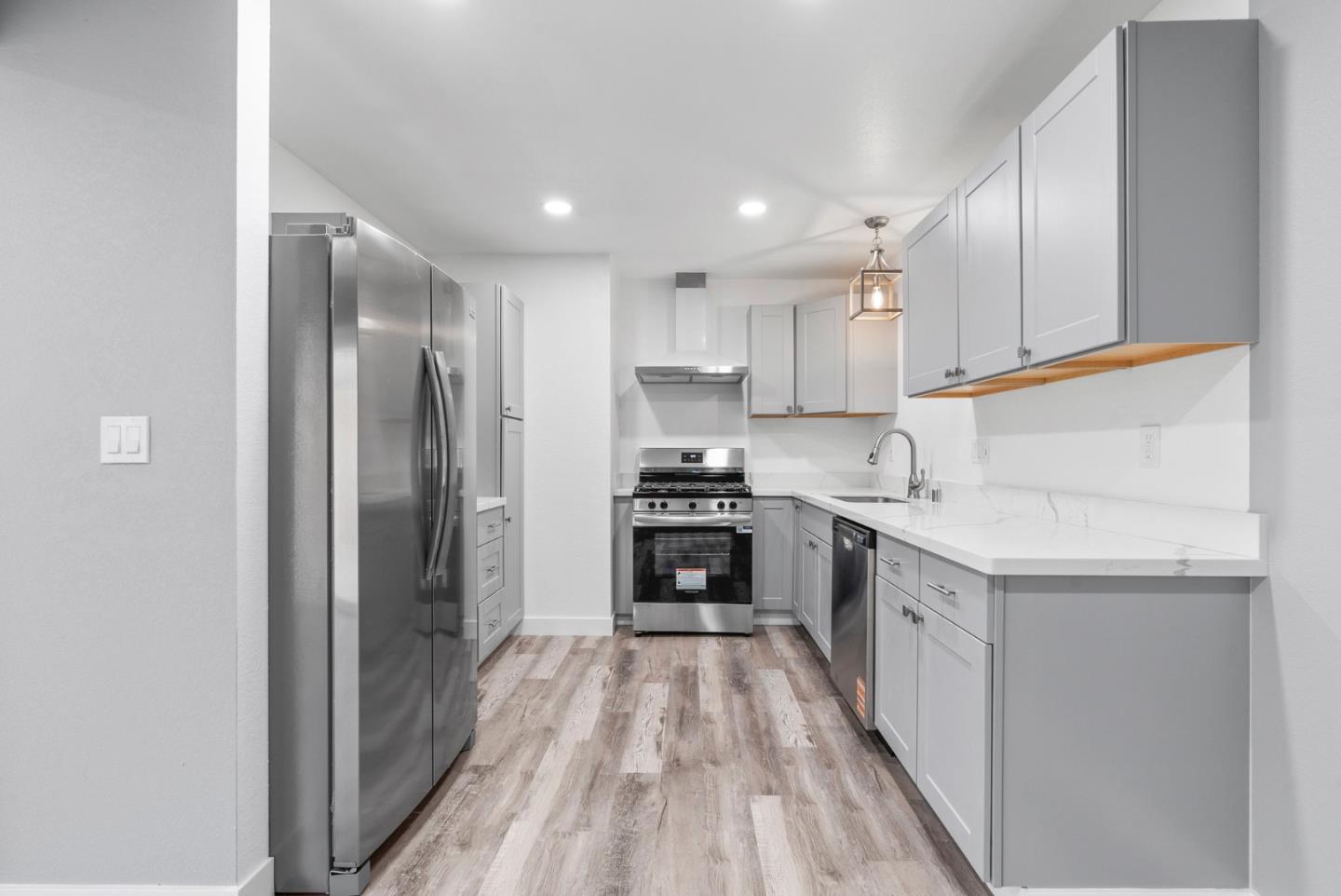912 Acosta Plaza 11