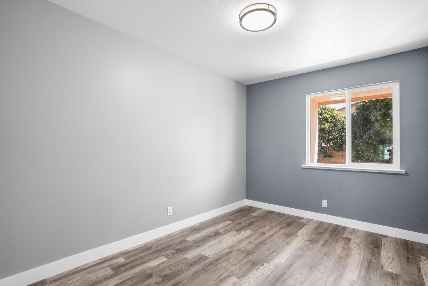 912 Acosta Plaza 11