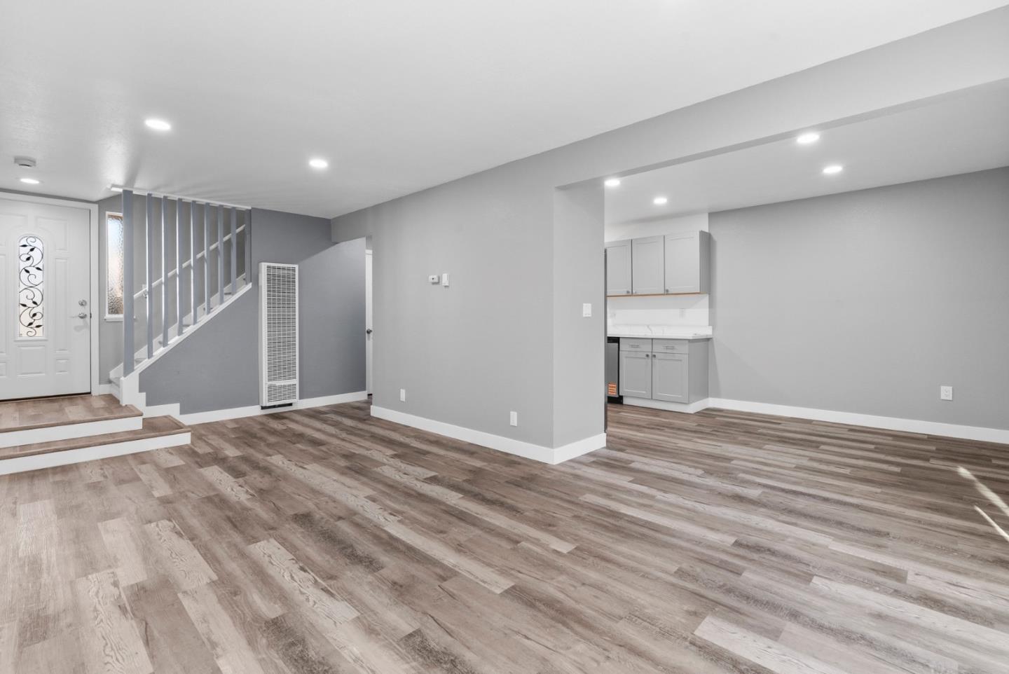 912 Acosta Plaza 11