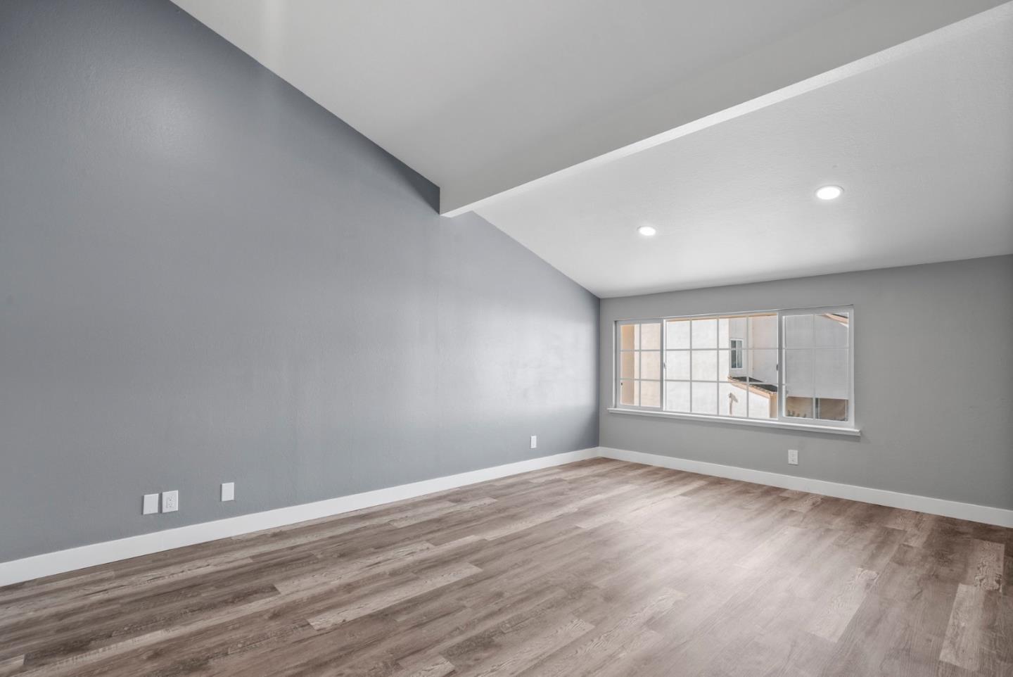 912 Acosta Plaza 11