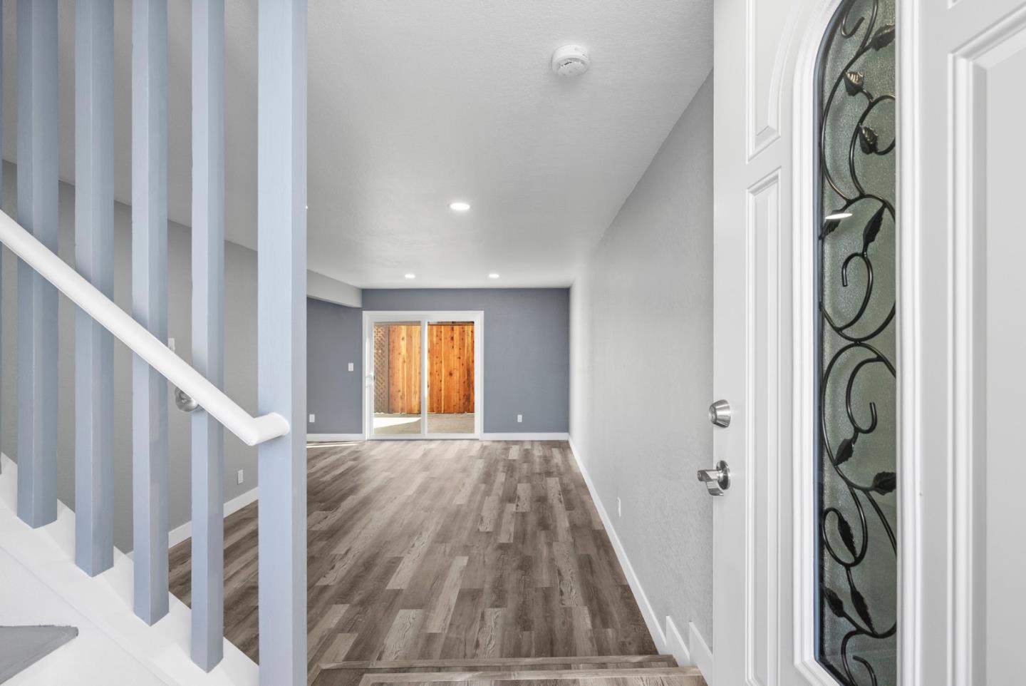 912 Acosta Plaza 11