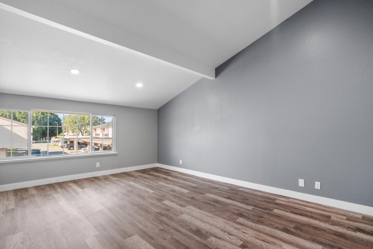 912 Acosta Plaza 11