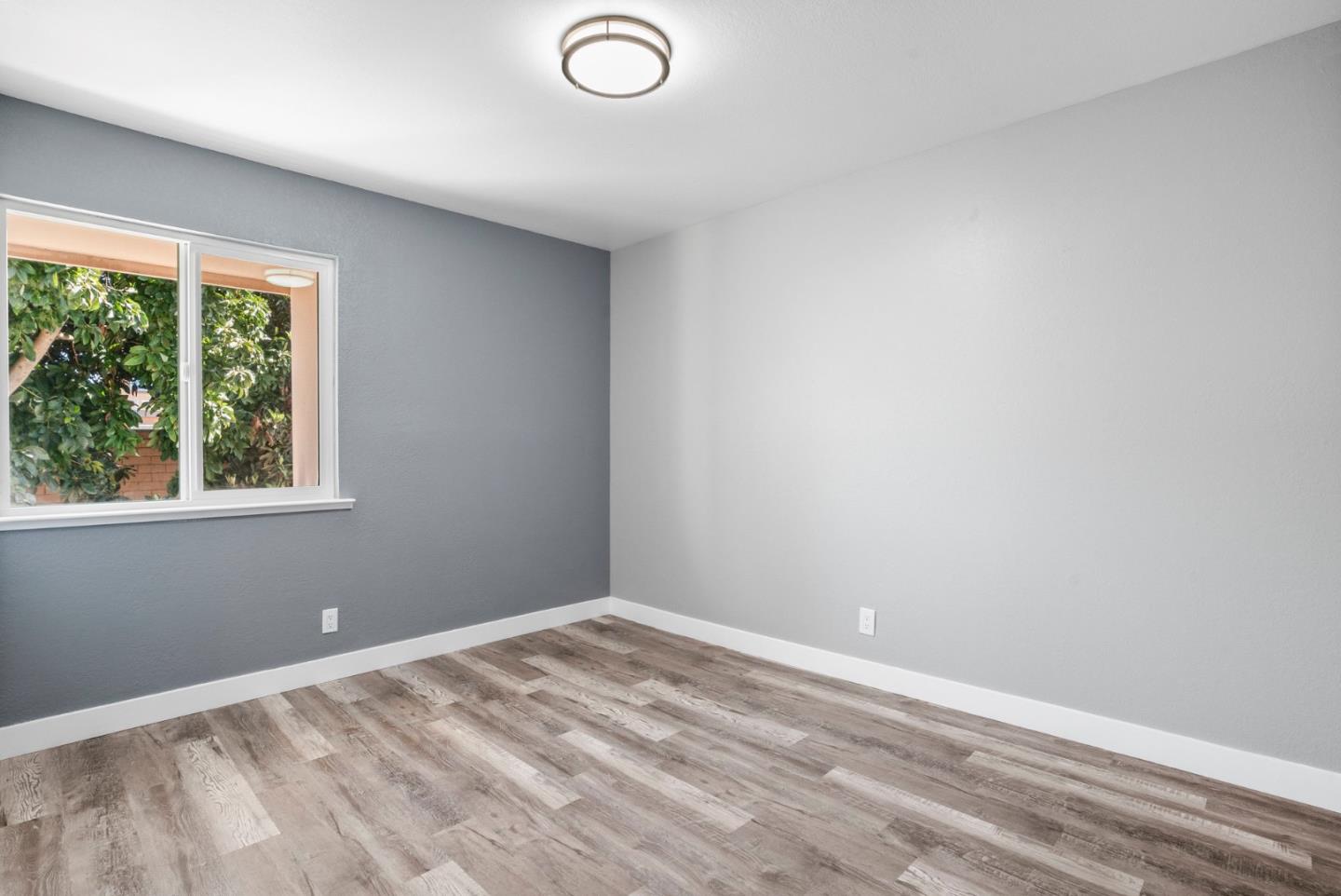 912 Acosta Plaza 11