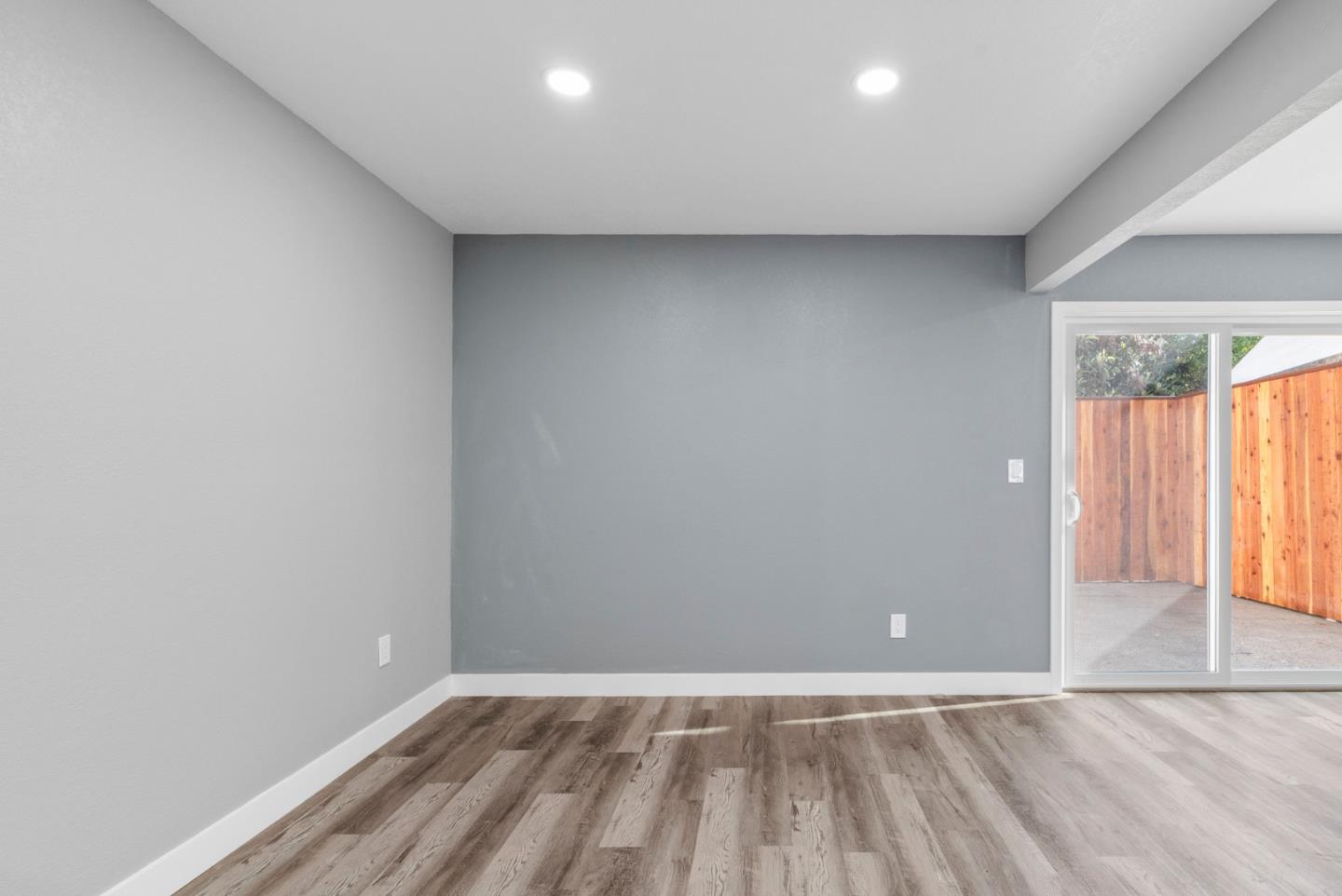 912 Acosta Plaza 11