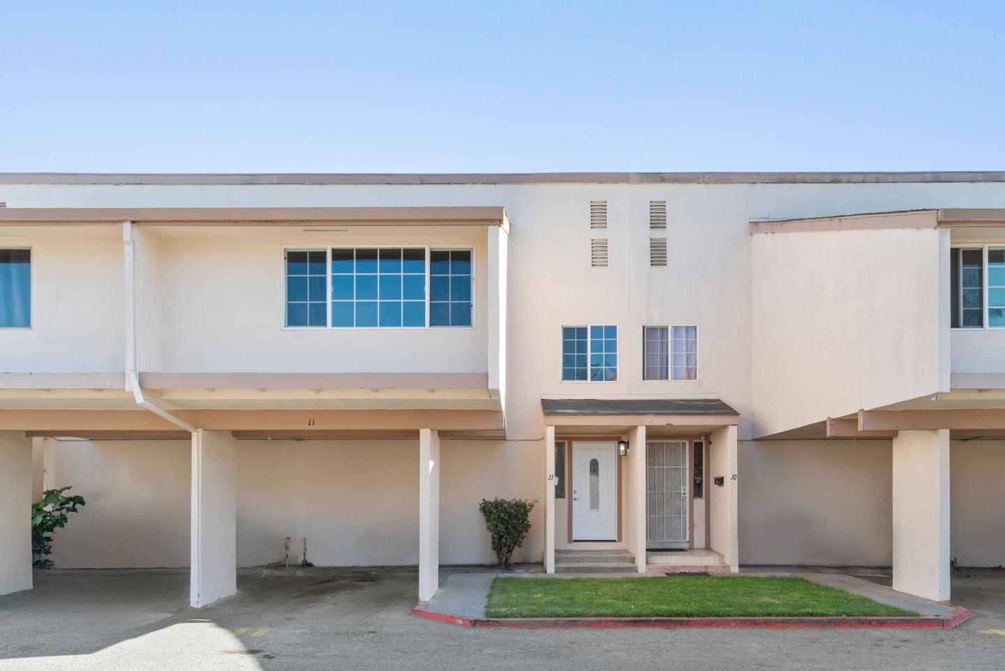 912 Acosta Plaza 11