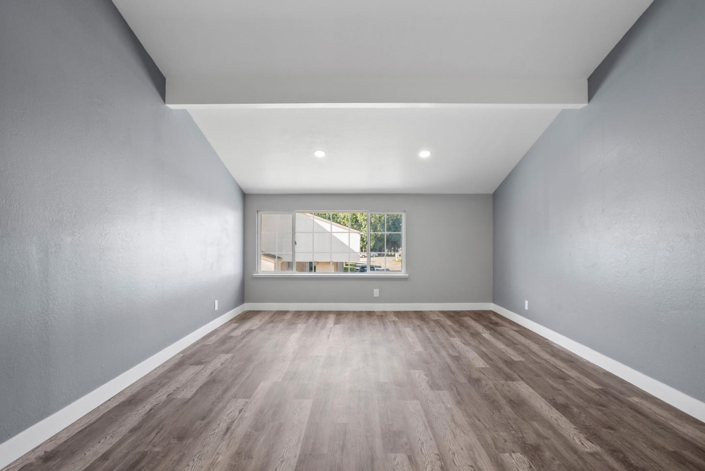 912 Acosta Plaza 11