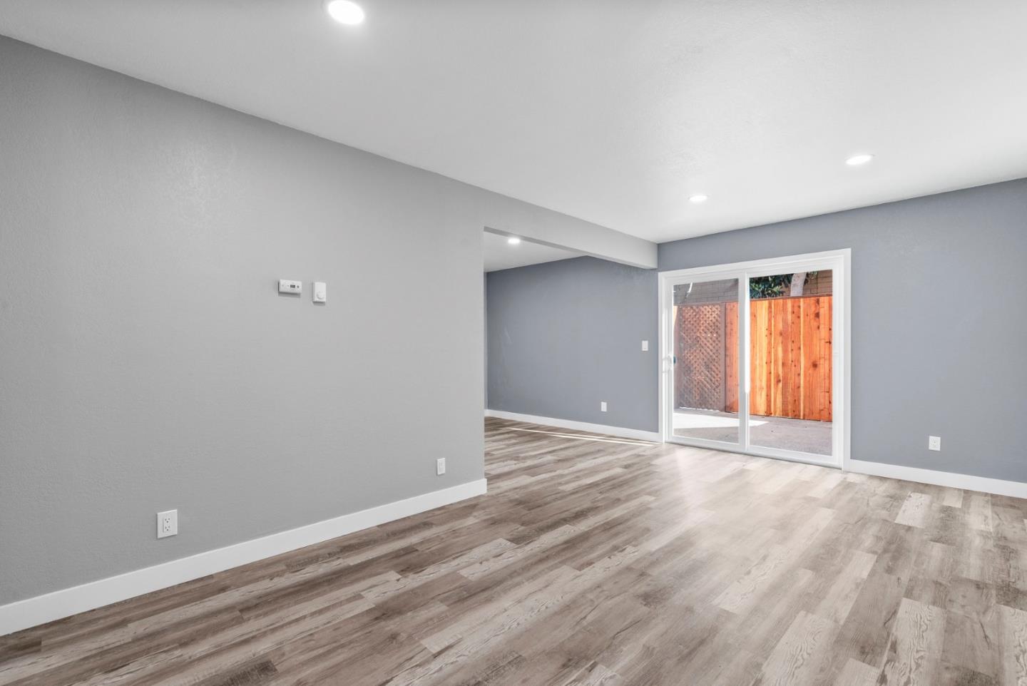 912 Acosta Plaza 11