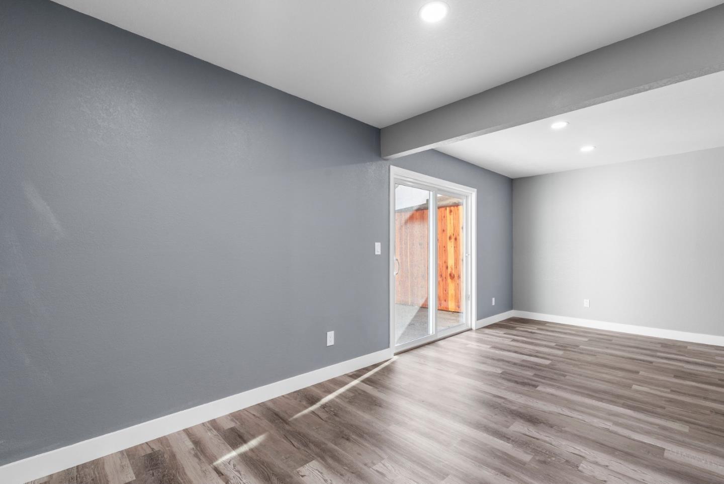 912 Acosta Plaza 11