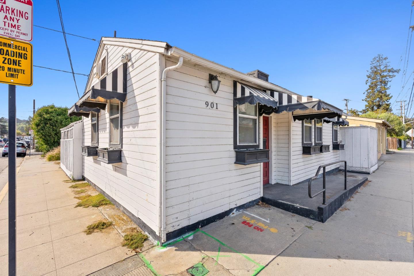 901 River Street
