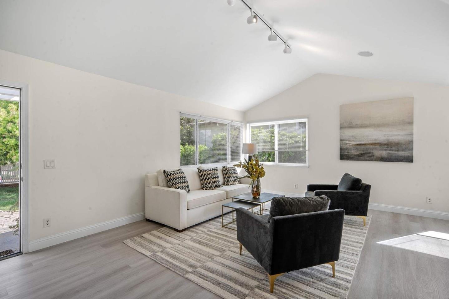 1109 McClellan AVE