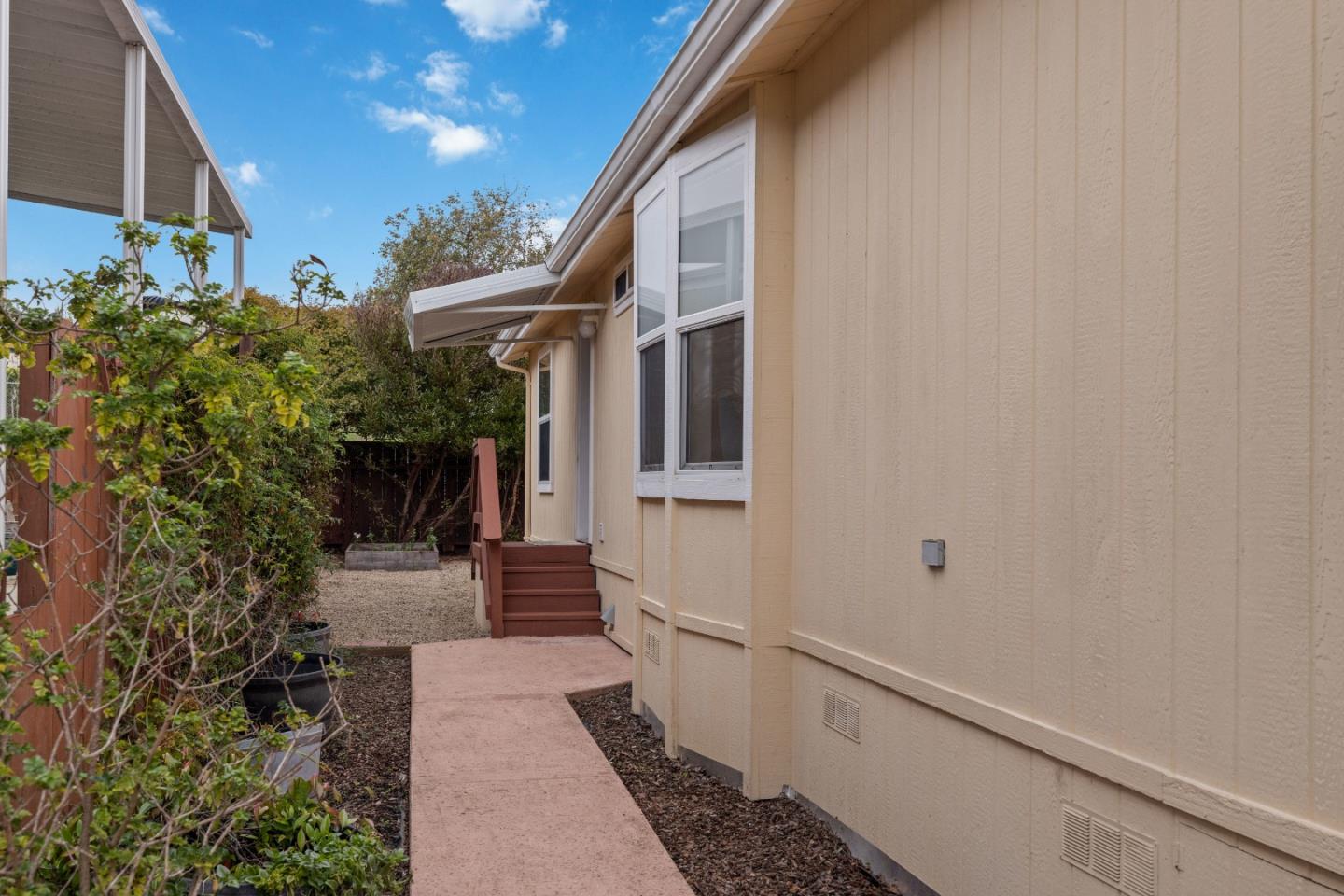 144 Holm RD 75