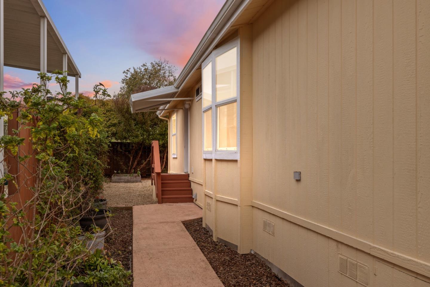 144 Holm RD 75