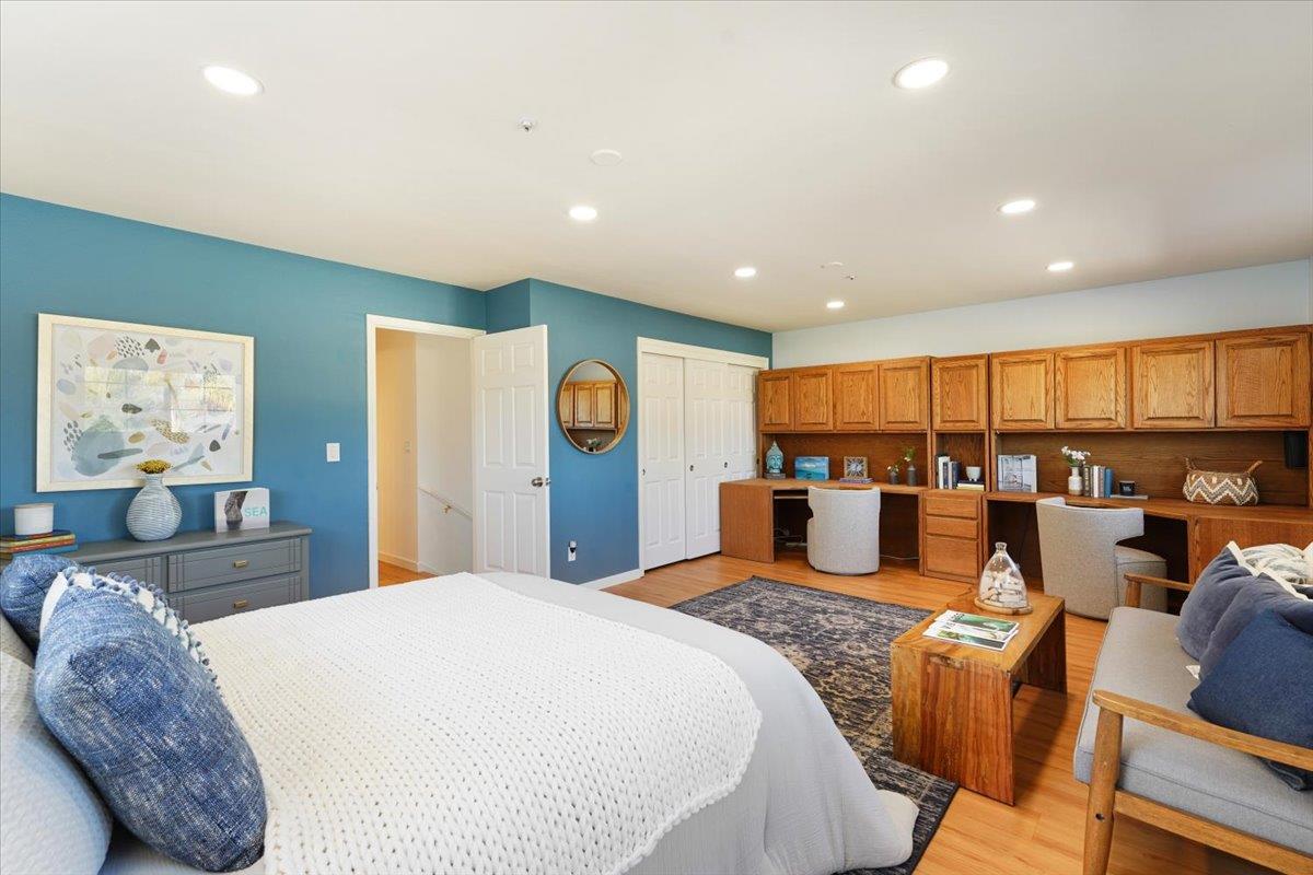 2200 Pelican Crest
