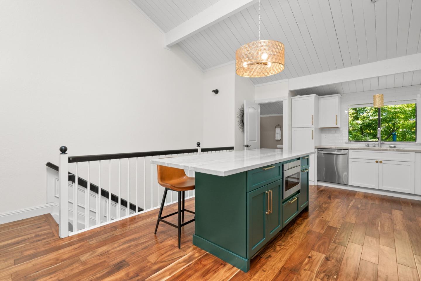 102 Tree Frog LN