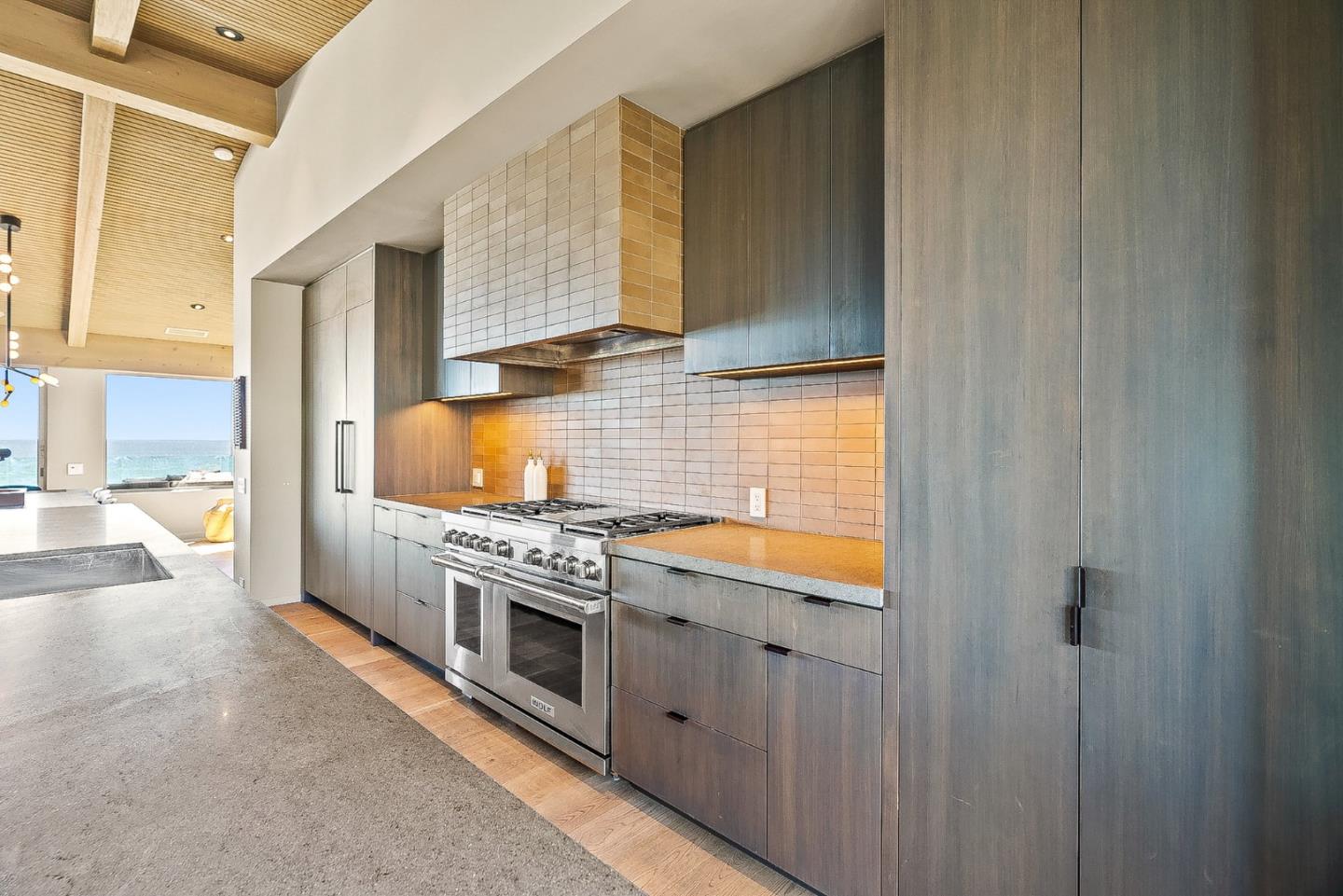 1122 West Cliff Drive