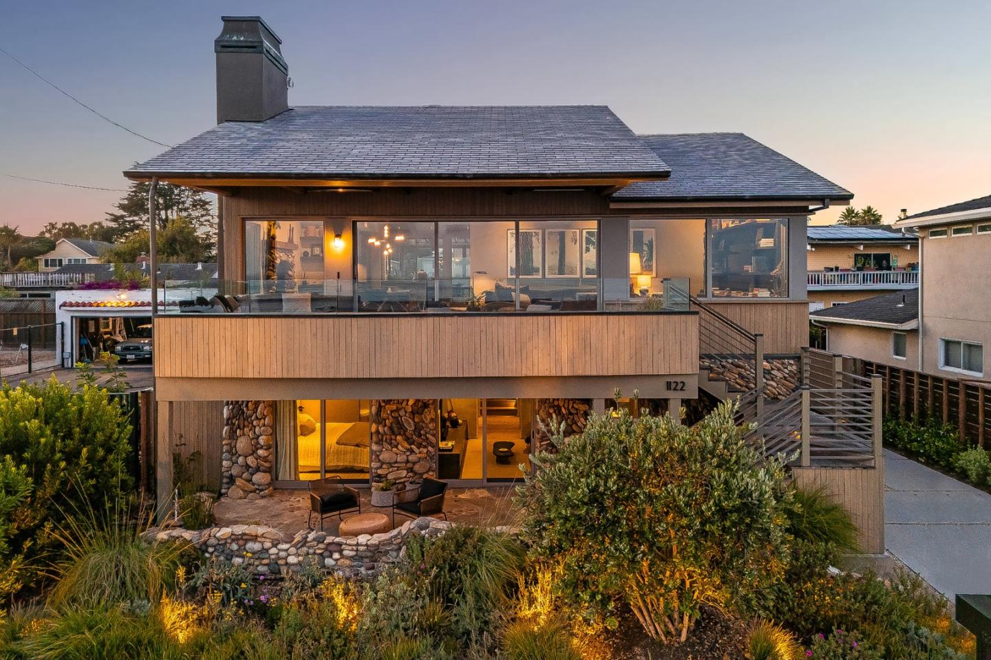 1122 West Cliff Drive