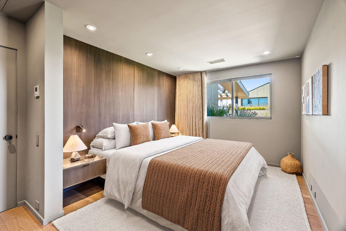 1122 West Cliff Drive