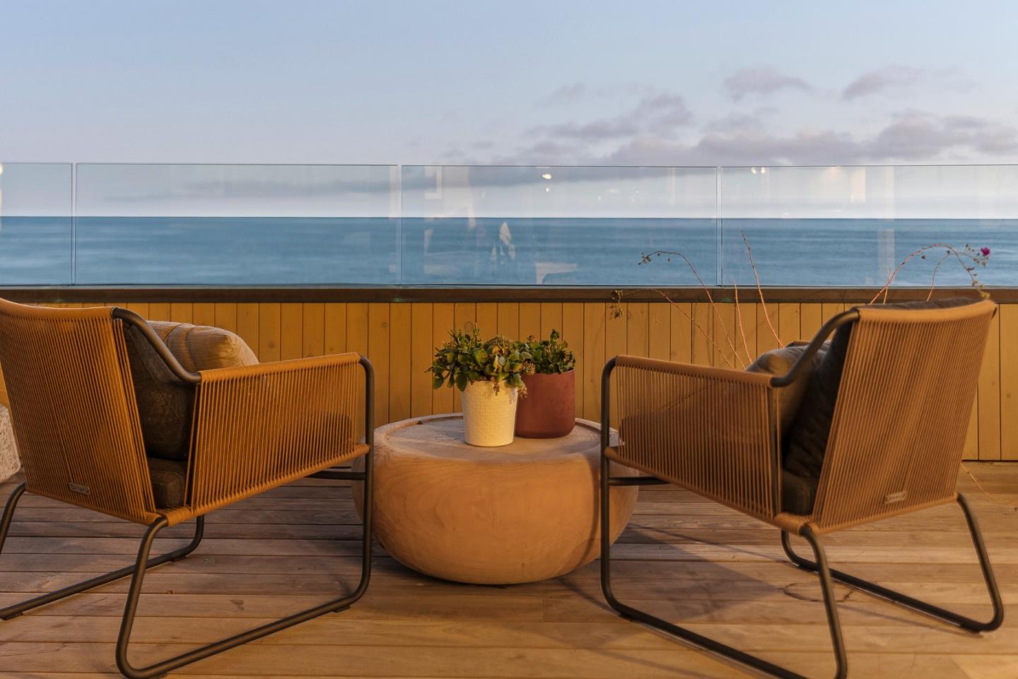 1122 West Cliff Drive