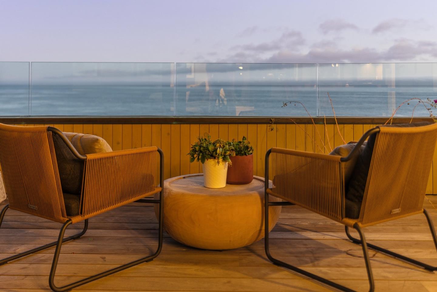 1122 West Cliff Drive