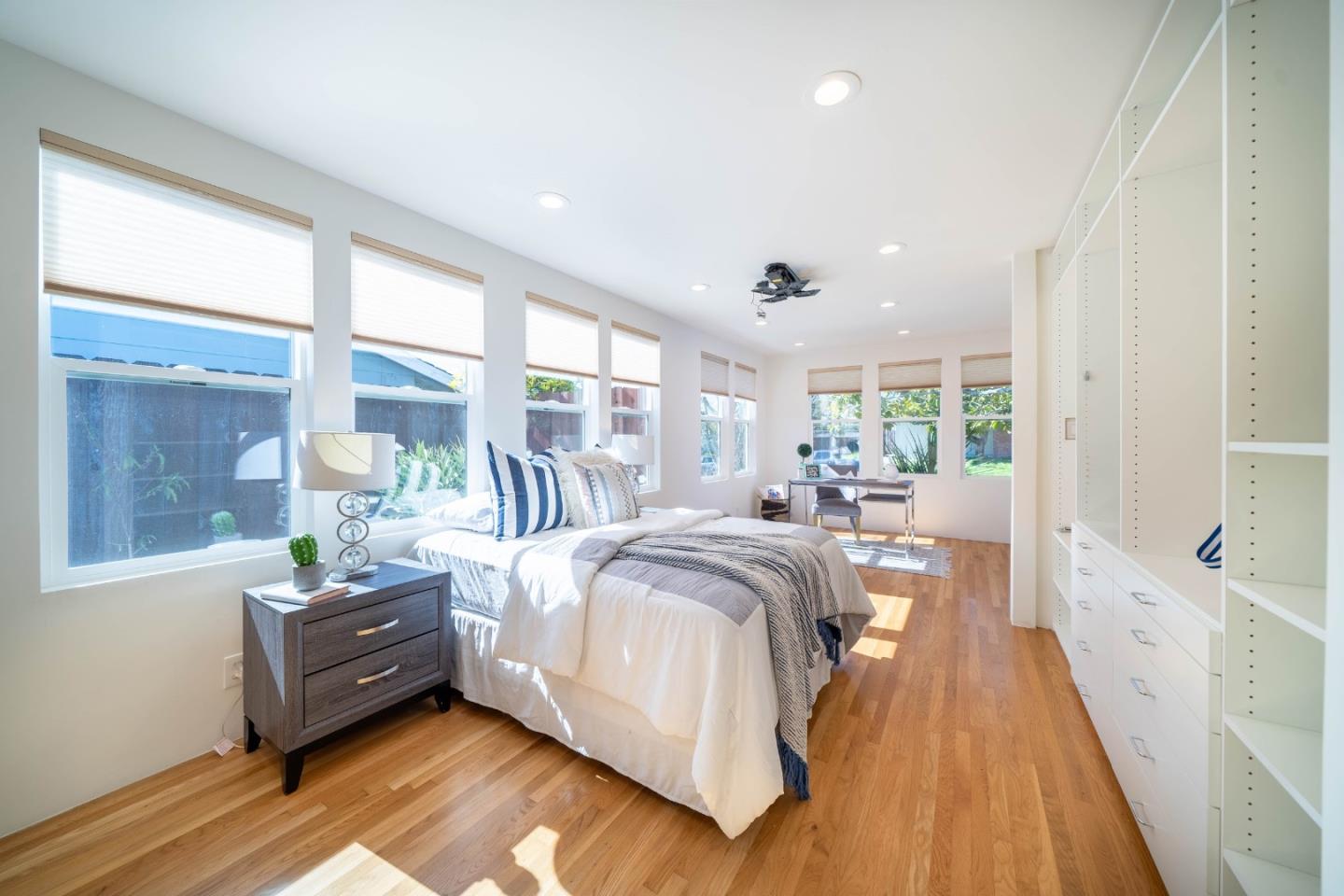 1009 Sir Francis Avenue