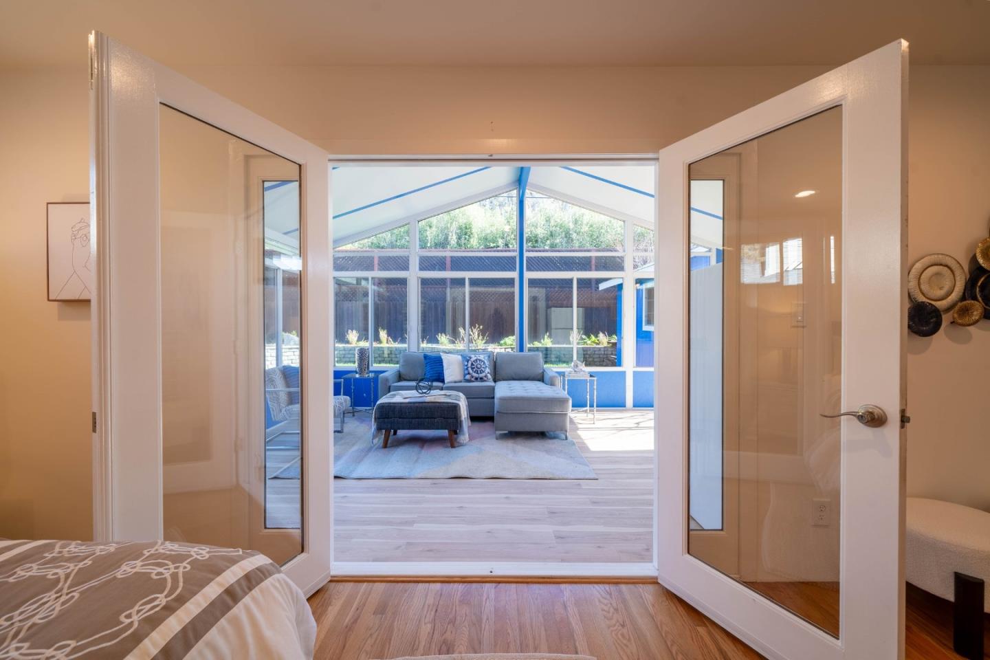 1009 Sir Francis Avenue