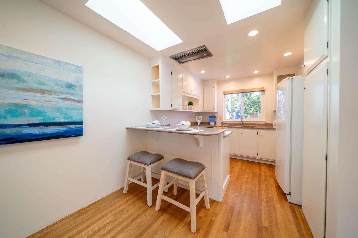 1009 Sir Francis Avenue