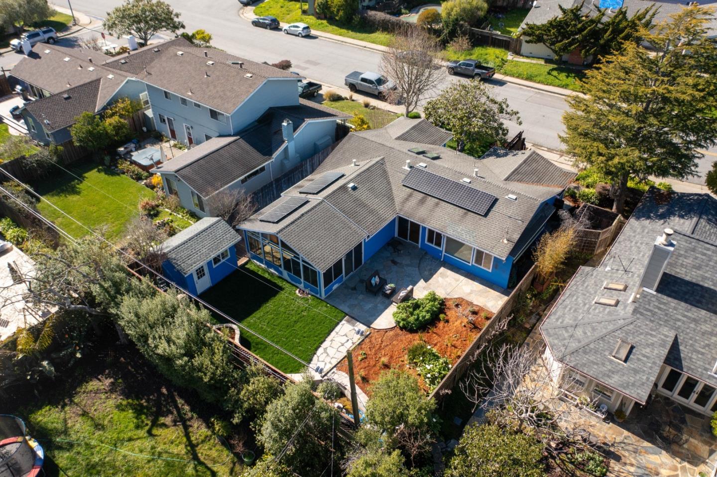 1009 Sir Francis Avenue