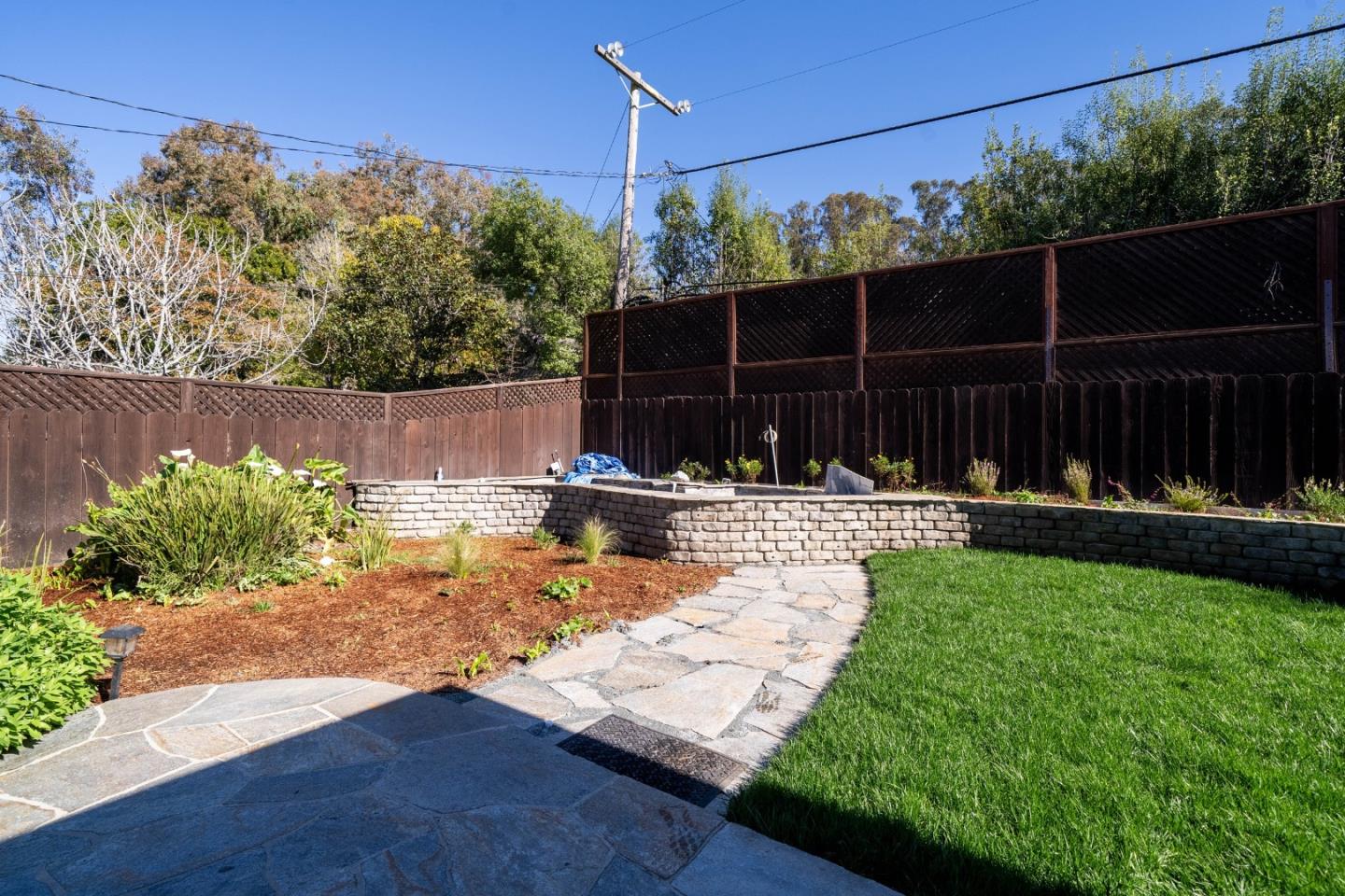 1009 Sir Francis Avenue