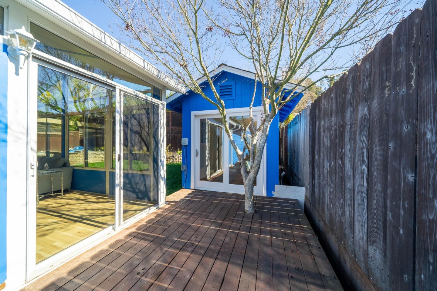 1009 Sir Francis Avenue