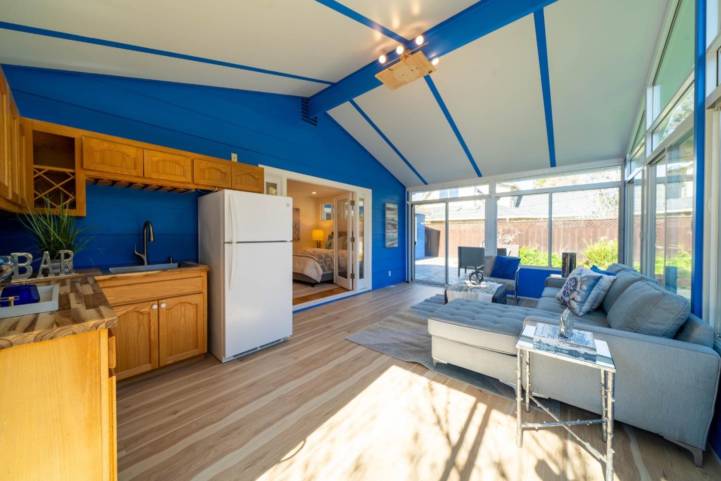 1009 Sir Francis Avenue