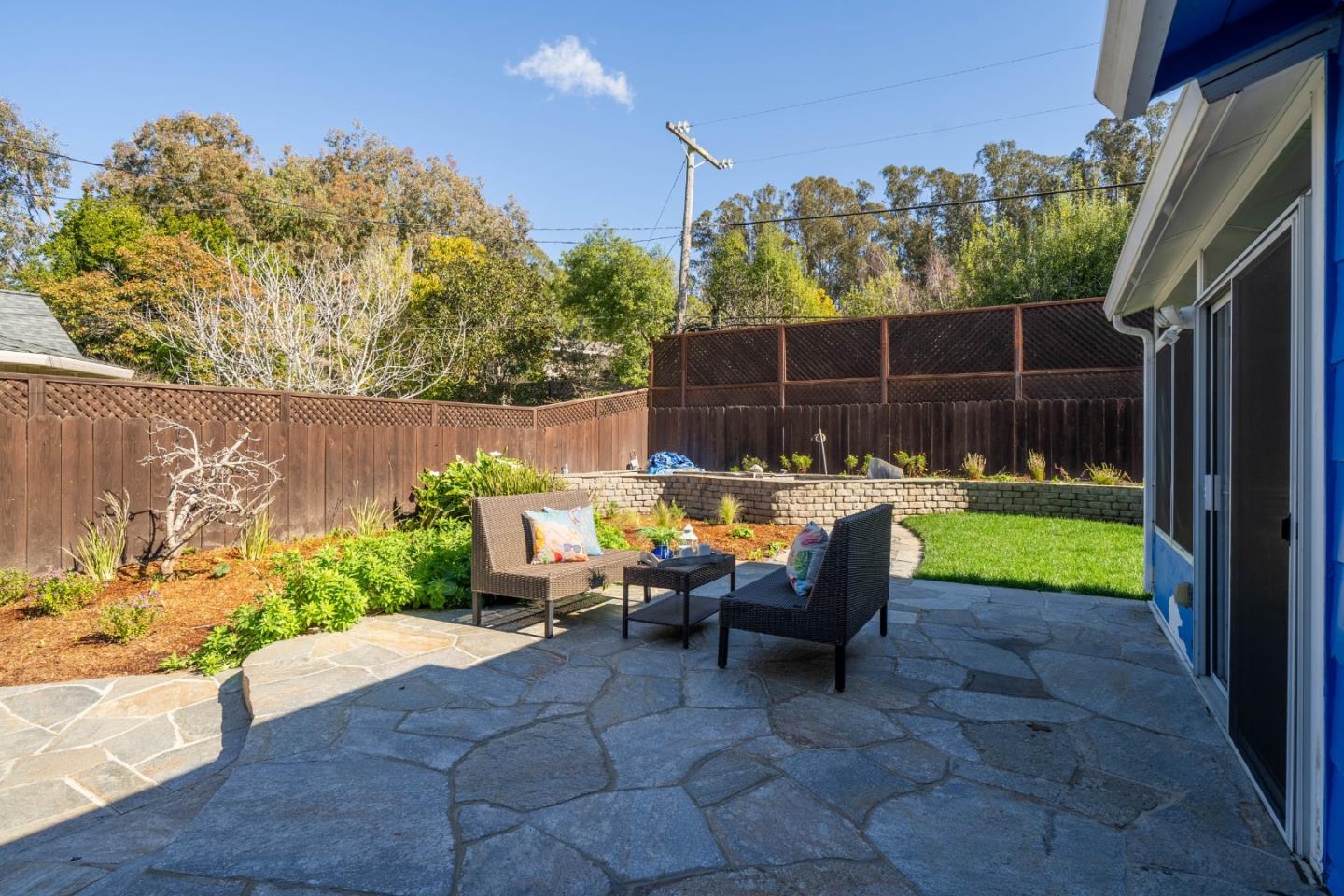 1009 Sir Francis Avenue