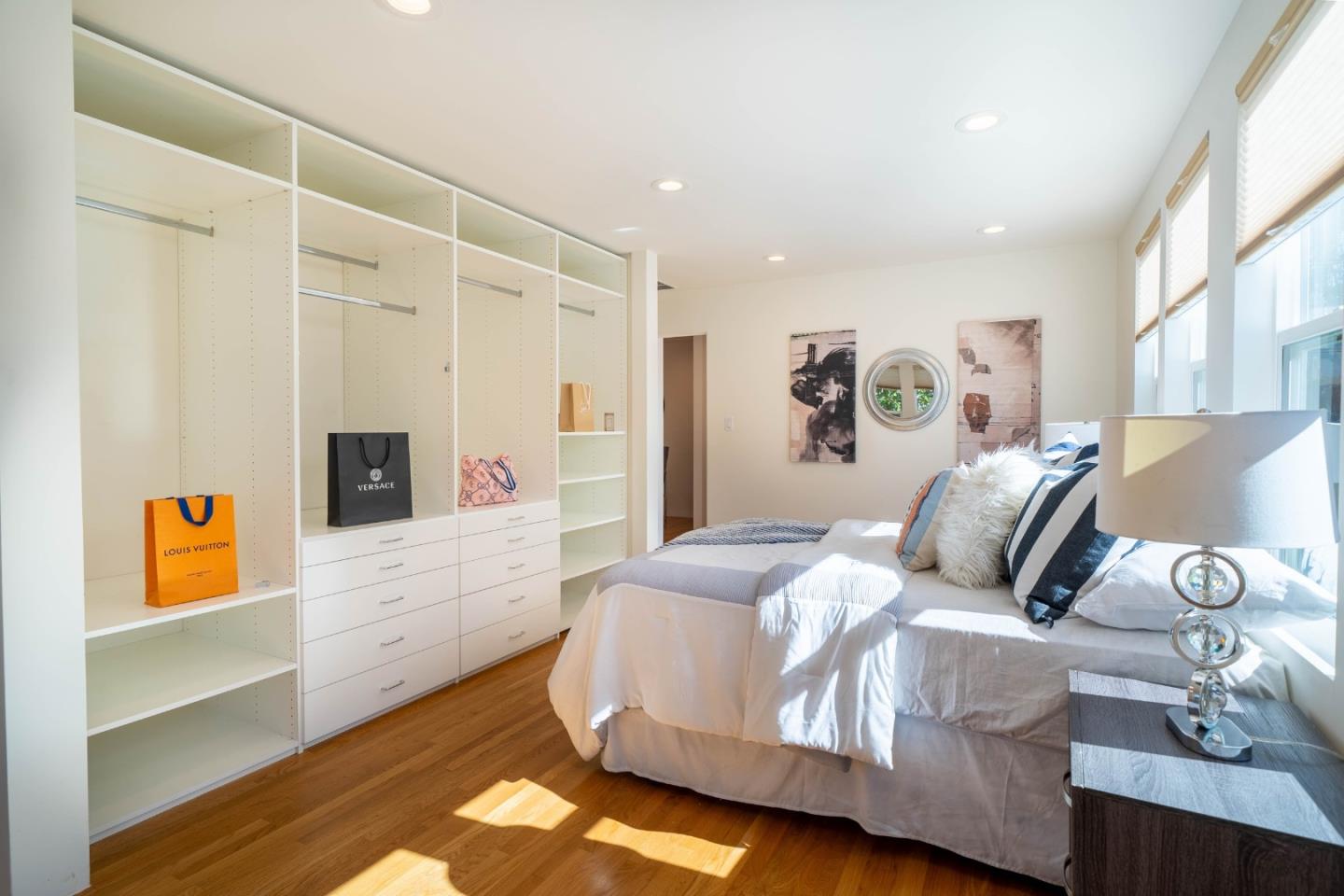 1009 Sir Francis Avenue