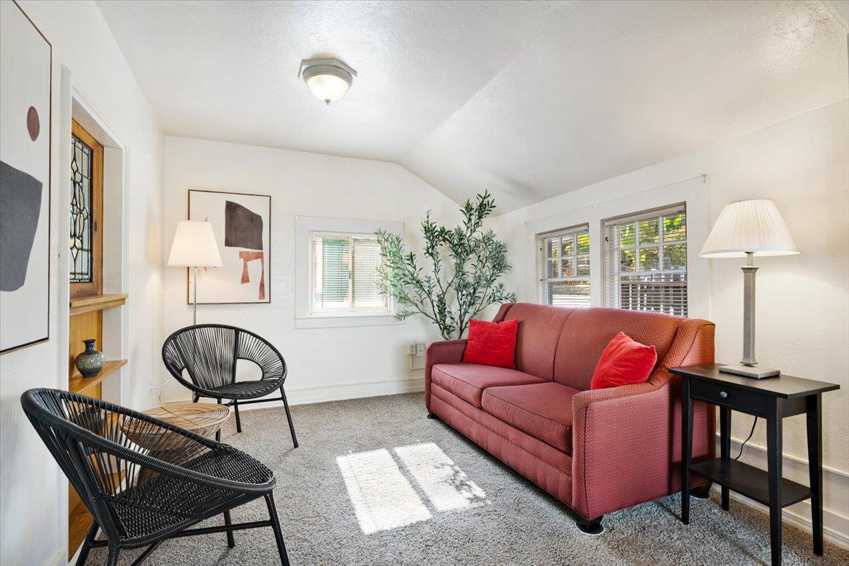 208 Mountain View Avenue