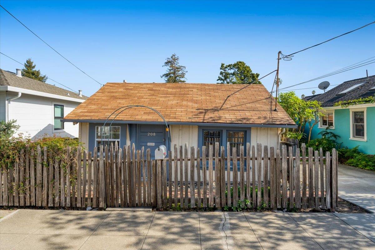 208 Mountain View Avenue
