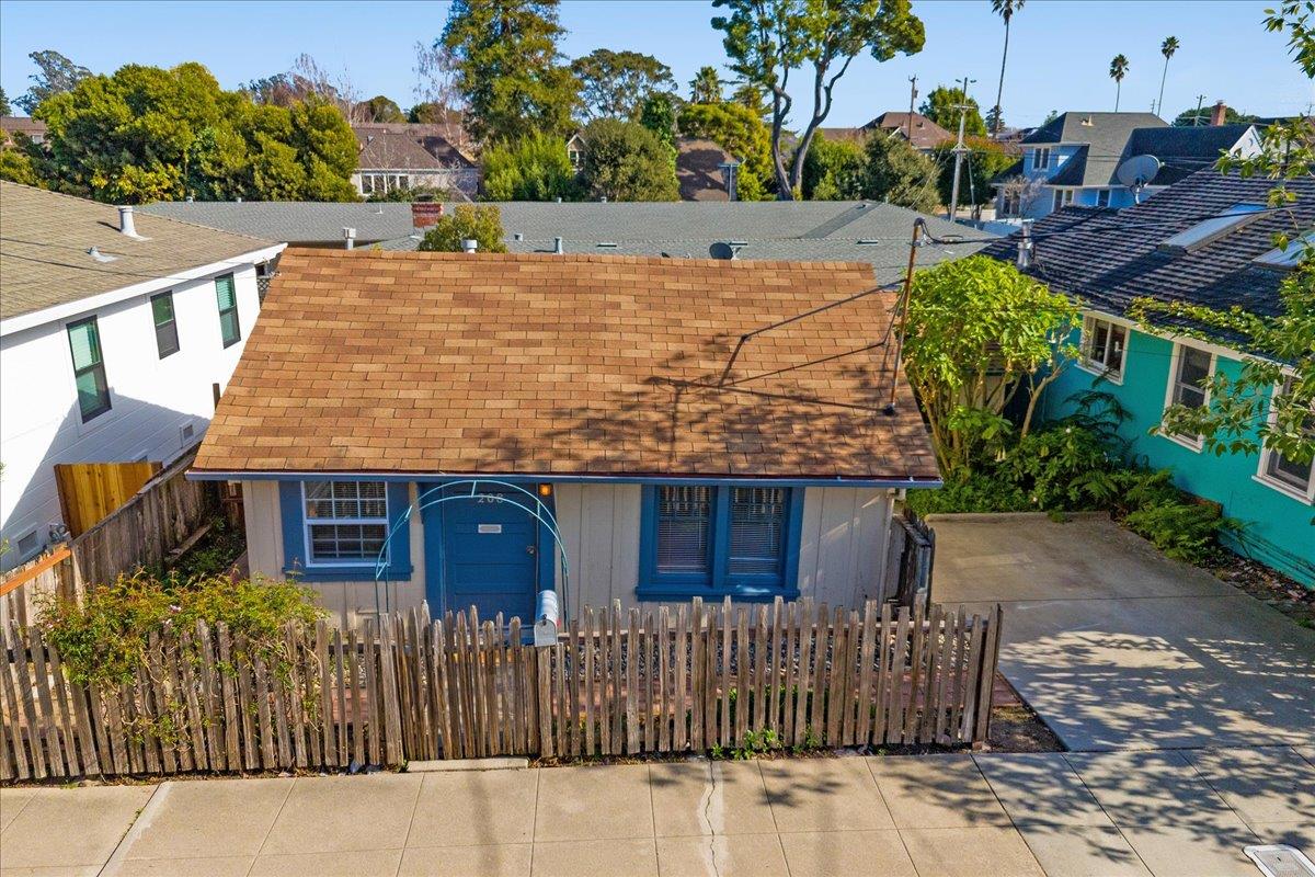 208 Mountain View Avenue