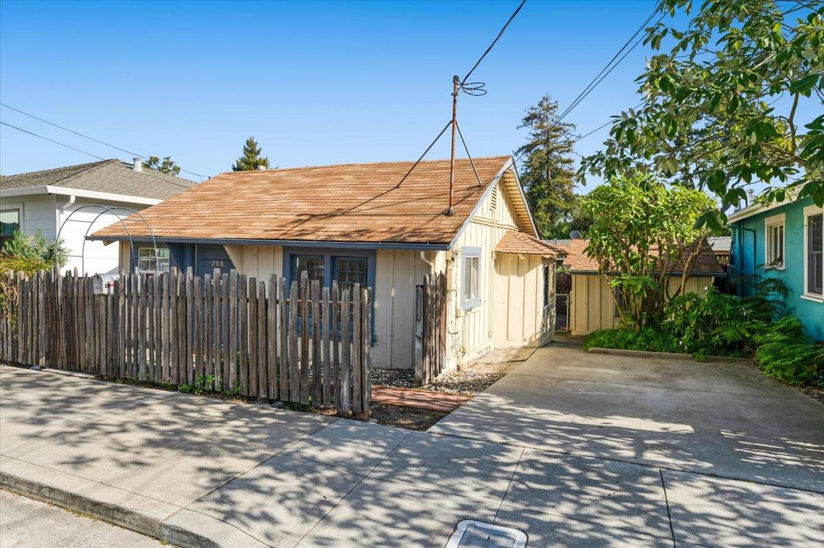 208 Mountain View Avenue