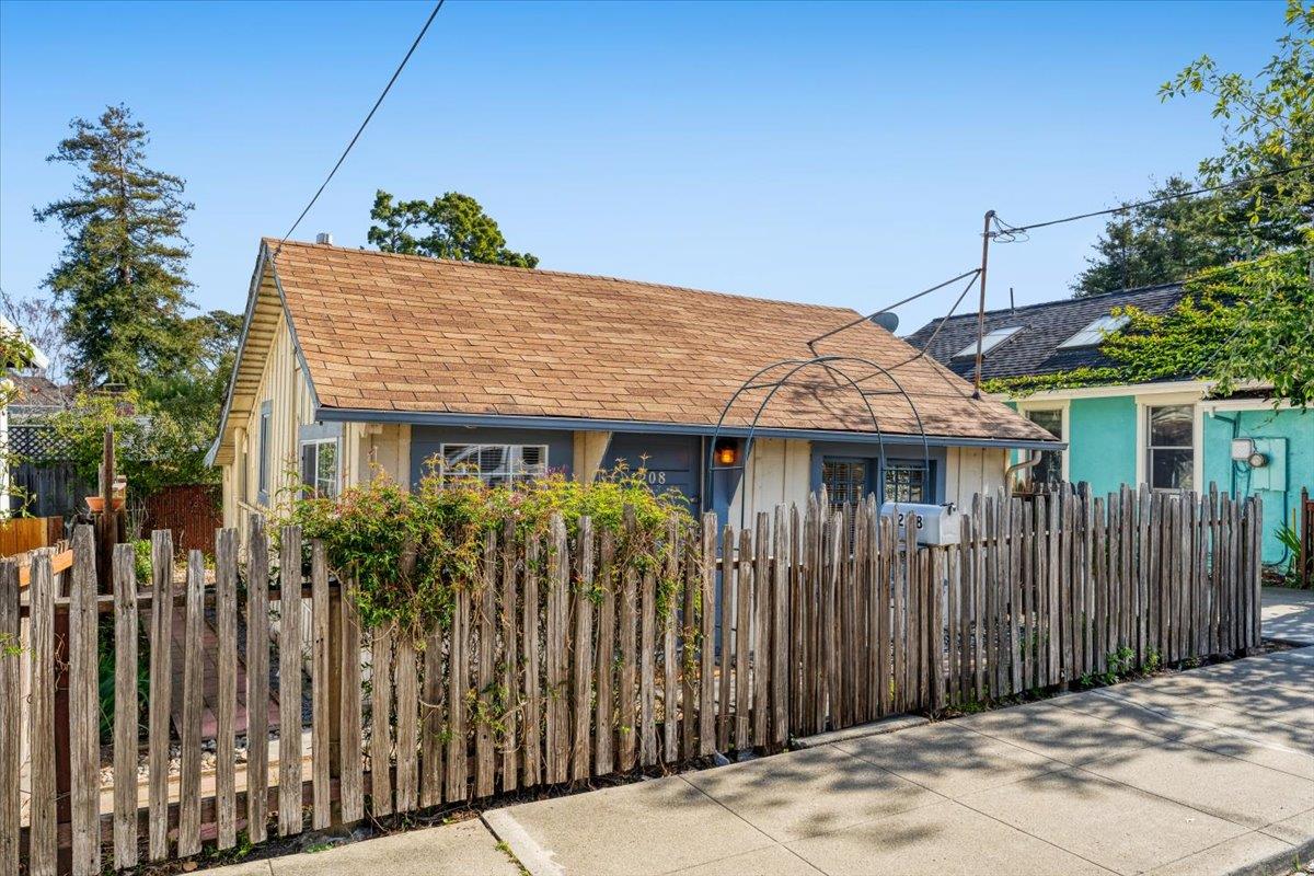 208 Mountain View Avenue
