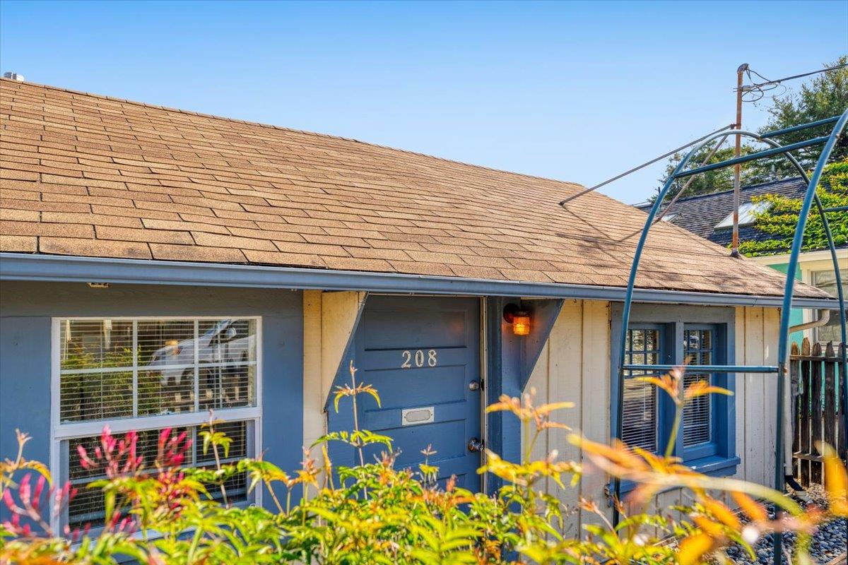208 Mountain View Avenue