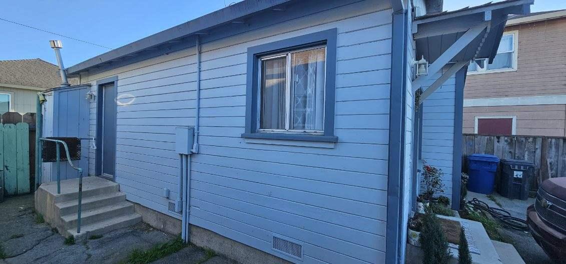 140 East Riverside Drive