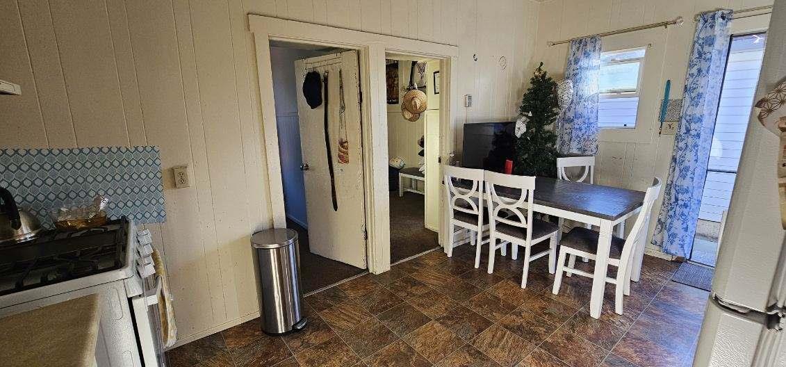 140 East Riverside Drive