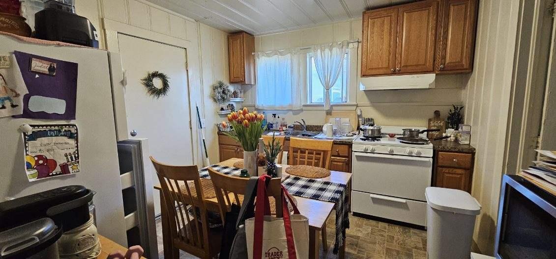 140 East Riverside Drive