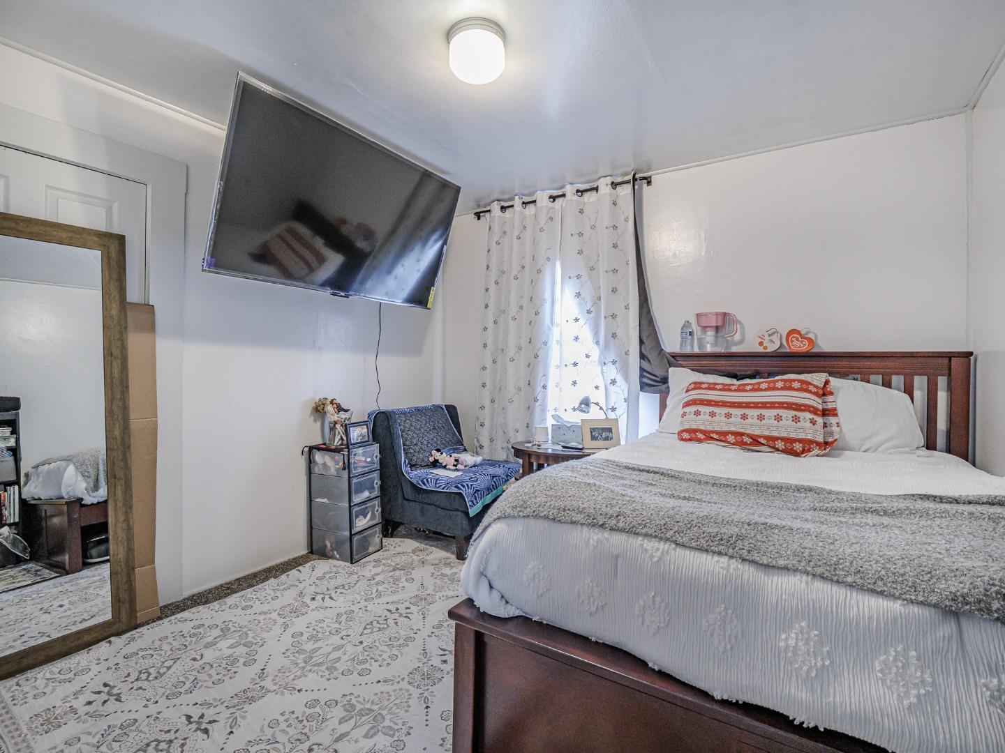 140 East Riverside Drive