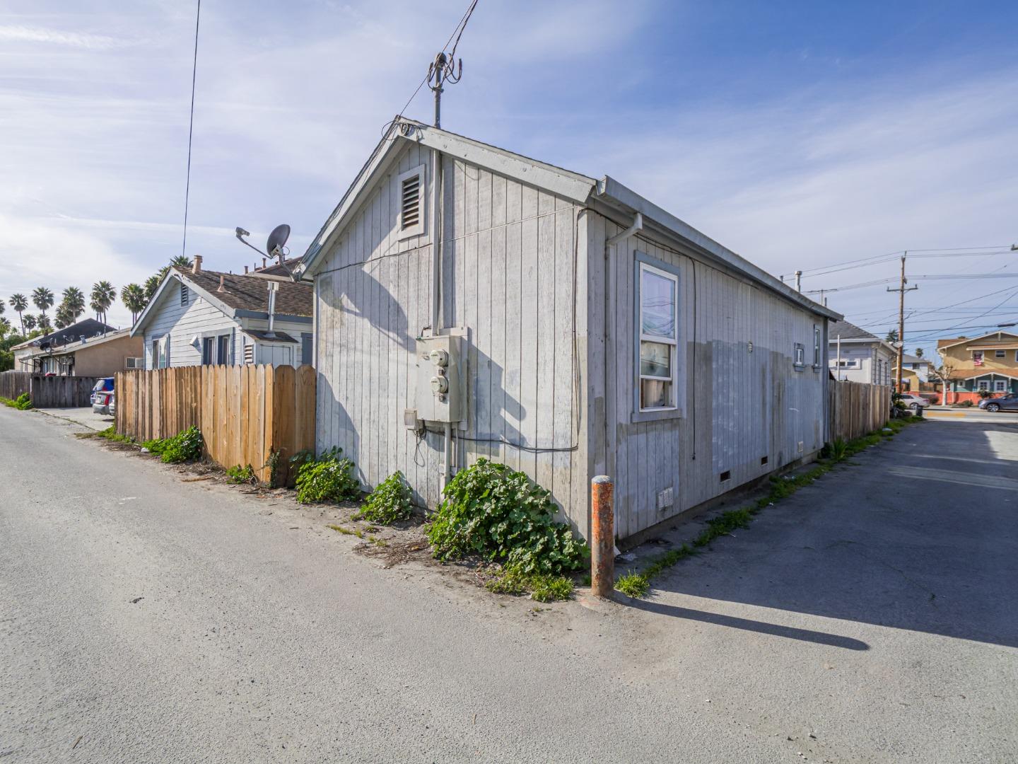 140 East Riverside Drive